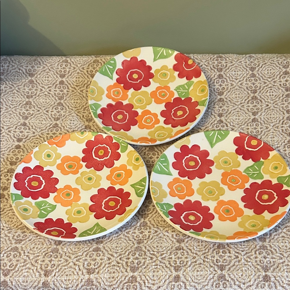 Crate & Barrel Rare Flower Power Lunch Sandwich Salad Plates Stoneware Set of 3